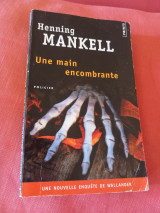 Une main encombrante