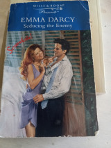 Emma Darcy Seducing the Enemy