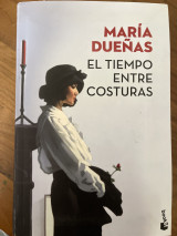 El tiempo entre costuras